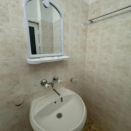 Guest house Laguna - *